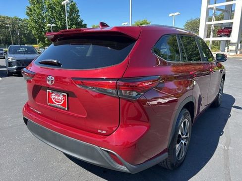 Used 2023 Toyota Highlander XLE FWD image 7