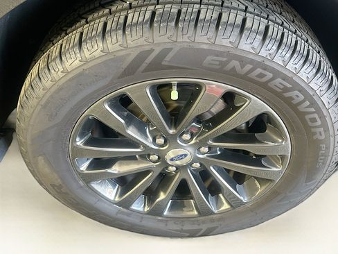 Used 2021 Ford Expedition Max Limited image 11