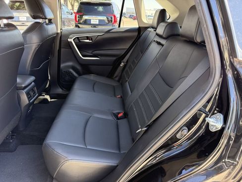 Used 2022 Toyota RAV4 XLE Premium image 27
