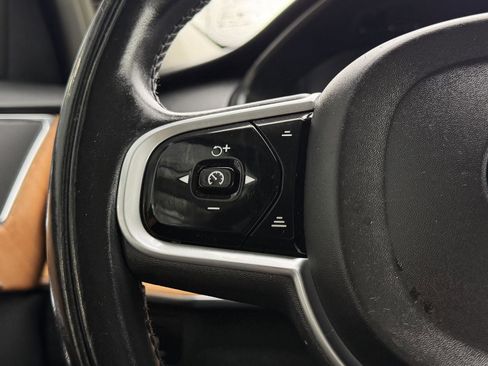 Used 2022 Volvo XC90 T6 Momentum w/ Climate Package image 16