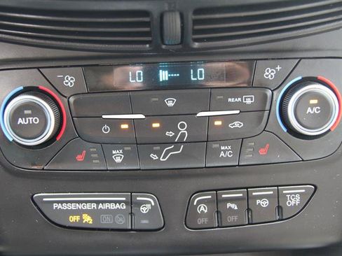 Used 2019 Ford Escape Titanium AWD/4WD image 34