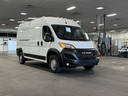 Used 2024 RAM ProMaster 2500 w/ Convenience Group image 12
