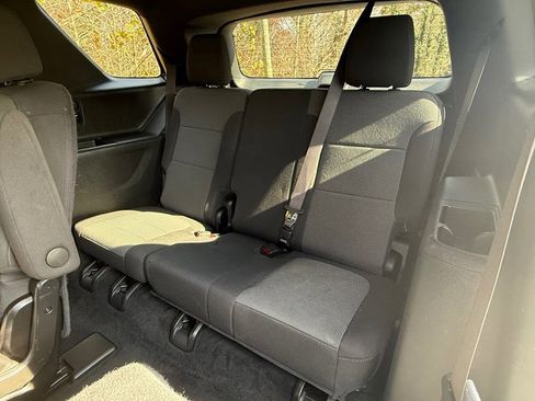 Used 2023 Chevrolet Traverse LT image 16