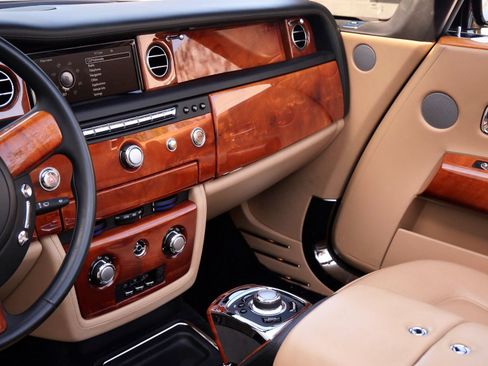 Used 2013 Rolls-Royce Phantom Drophead Coupe RWD image 25