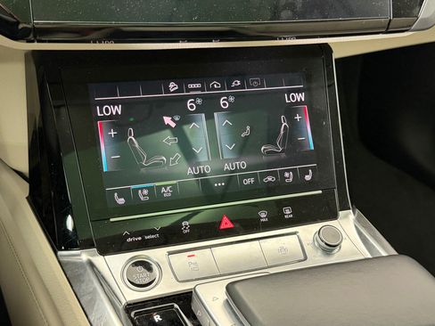 Used 2022 Audi e-tron Premium Plus w/ Premium Plus Package image 34