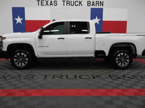 Used 2022 Chevrolet Silverado 2500 Custom w/ Custom Value Package AWD/4WD image 1