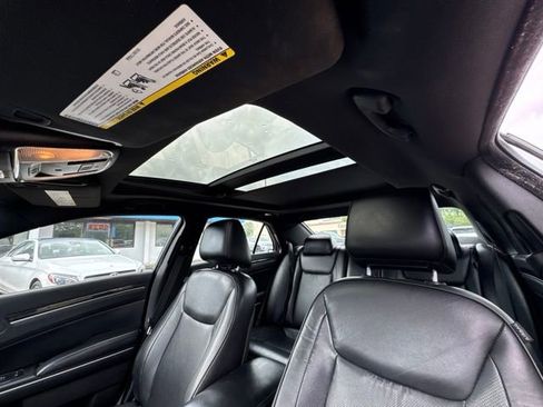 Used 2011 Chrysler 300 C RWD image 19