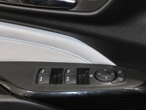 Used 2025 Chevrolet Trax LT FWD image 33