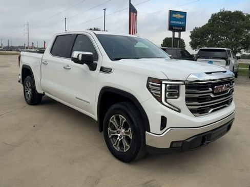Certified 2025 GMC Sierra 1500 SLT RWD image 2