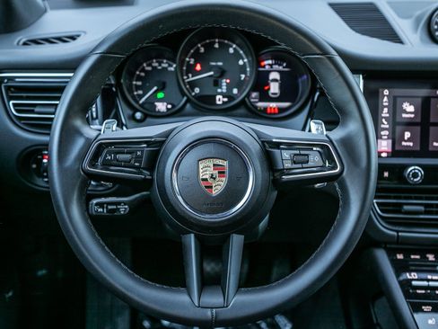 Certified 2025 Porsche Macan image 13