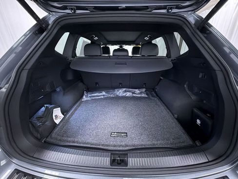 Used 2024 Volkswagen Tiguan SE R-Line image 15