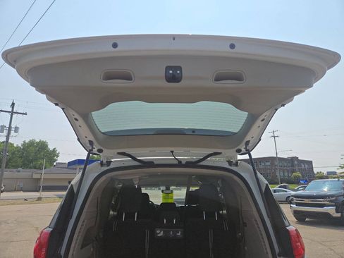 Used 2017 Chrysler Pacifica LX FWD image 27