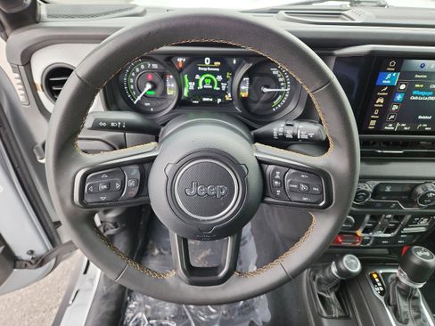 Used 2024 Jeep Wrangler Unlimited AWD/4WD image 18