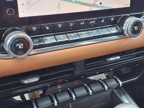 Used 2024 GMC Canyon AT4 w/ AT4 Premium Package image 11