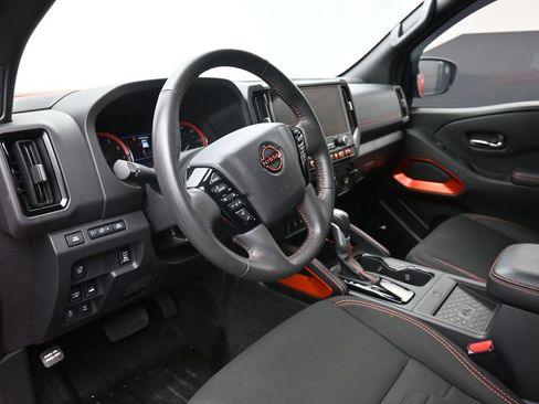 Used 2025 Nissan Frontier PRO-4X w/ Pro Convenience Package image 18