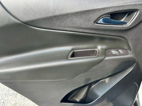 Used 2018 Chevrolet Equinox LT FWD image 13