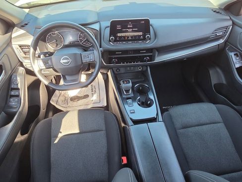 Used 2025 Nissan Rogue SV image 8