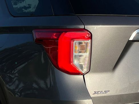 Used 2022 Ford Explorer XLT w/ Equipment Group 202A RWD image 12