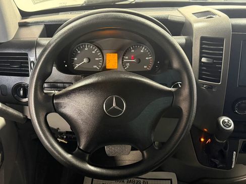 Used 2016 Mercedes-Benz Sprinter 2500 image 20