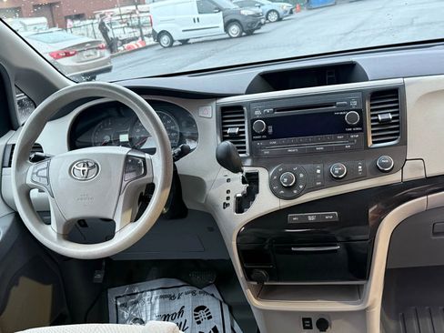Used 2012 Toyota Sienna LE image 13
