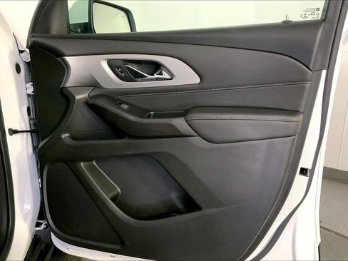 Used 2023 Chevrolet Traverse LT image 27