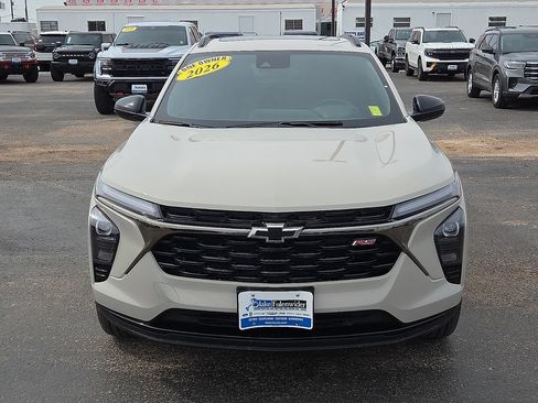 Used 2026 Chevrolet Trax RS w/ Sunroof Package FWD image 8