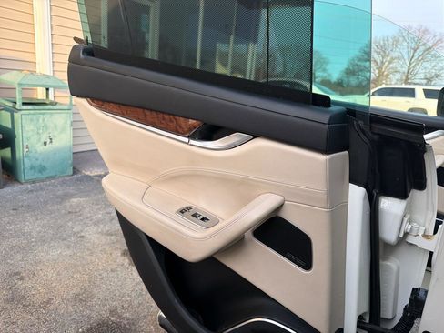 Used 2018 Maserati Levante GranLusso image 25