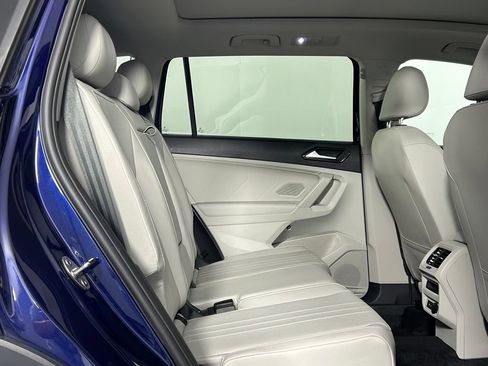 Used 2024 Volkswagen Tiguan SE w/ Panoramic Sunroof Package AWD/4WD image 12
