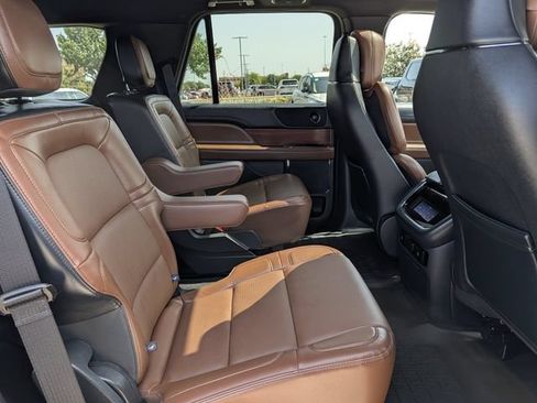 Used 2024 Lincoln Navigator Reserve AWD/4WD image 34