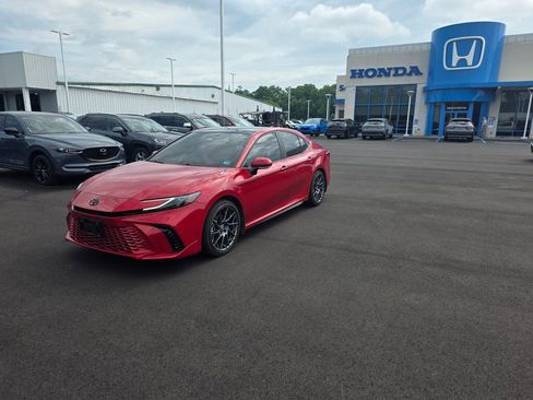 Used 2025 Toyota Camry XSE FWD image 7