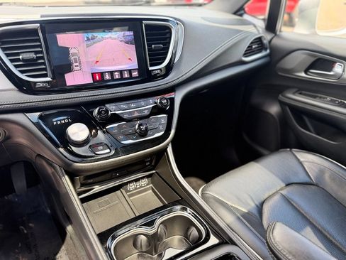 Used 2021 Chrysler Pacifica Limited w/ Uconnect Theater Family Group AWD/4WD image 21