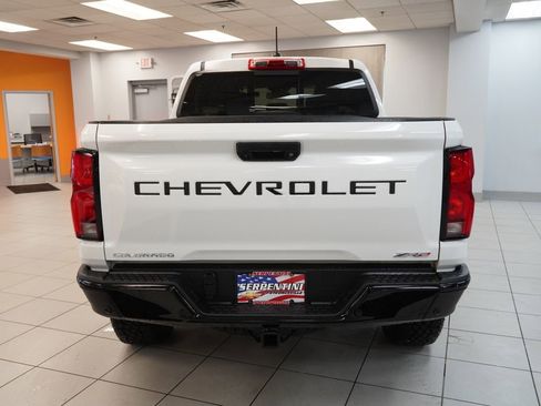 Used 2025 Chevrolet Colorado ZR2 w/ Technology Package AWD/4WD image 9