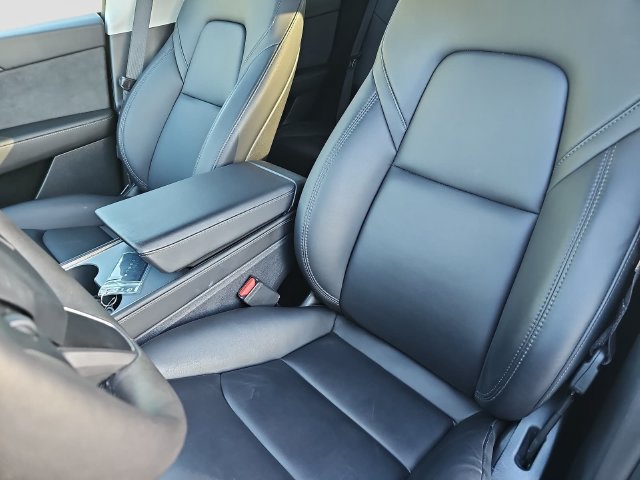 Used 2025 Tesla Model Y Long Range AWD/4WD image 18
