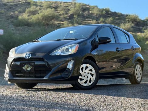 Used 2016 Toyota Prius C Two image 2