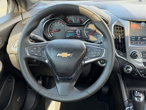 Used 2017 Chevrolet Cruze LT w/ Sun And Sound Package FWD image 10
