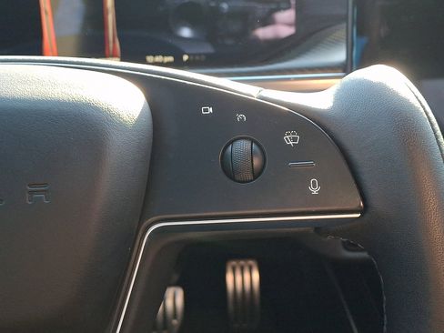 Used 2021 Tesla Model S Plaid image 21