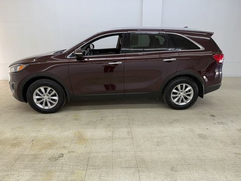 Used 2018 Kia Sorento LX image 2