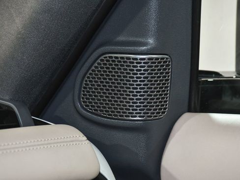 Used 2022 Land Rover Defender 90 X-Dynamic HSE image 30