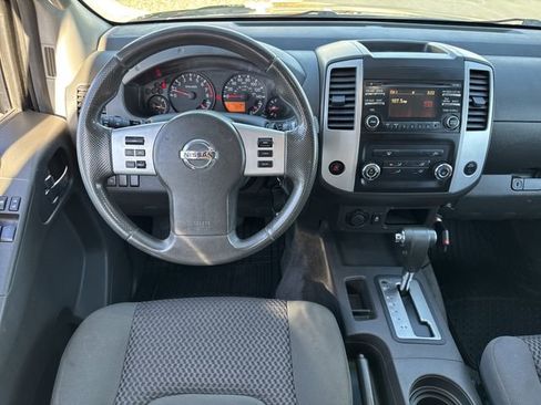 Used 2013 Nissan Frontier SV image 12