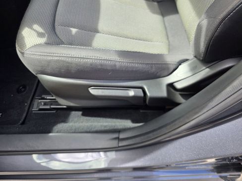 Used 2024 Subaru Crosstrek 2.0i Premium image 17