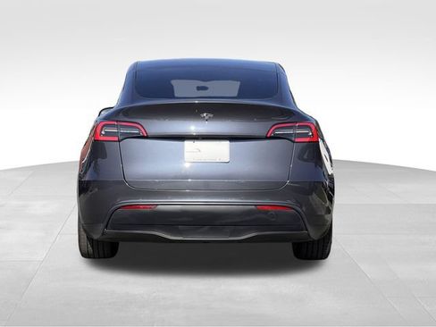 Used 2021 Tesla Model Y 2WD image 4
