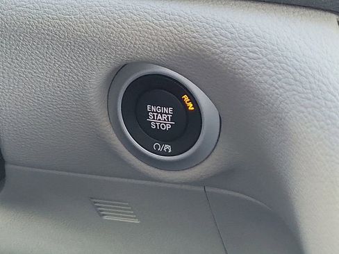 Used 2022 Chrysler Pacifica Touring-L w/ Uconnect Theater Family Group image 23