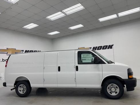 New 2026 Chevrolet Express 2500 Extended w/ Driver Convenience Package RWD image 4