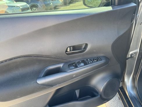 Used 2021 Nissan Kicks S FWD image 11