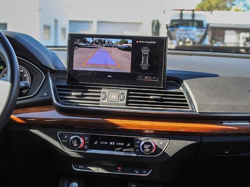 Used 2021 Audi Q5 e Premium w/ Convenience Package image 13