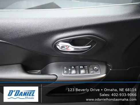 Used 2018 Jeep Cherokee Limited image 23