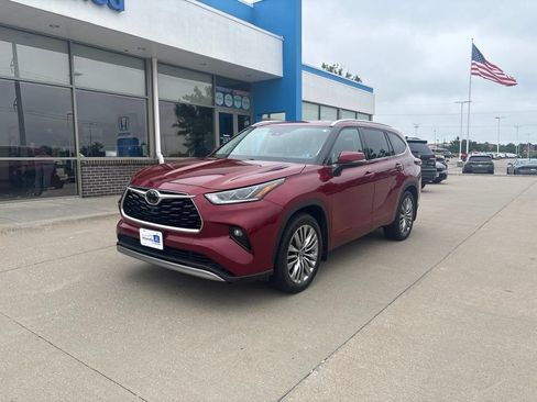 Used 2020 Toyota Highlander Platinum AWD/4WD image 1