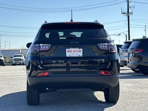 New 2026 Jeep Compass Latitude image 10