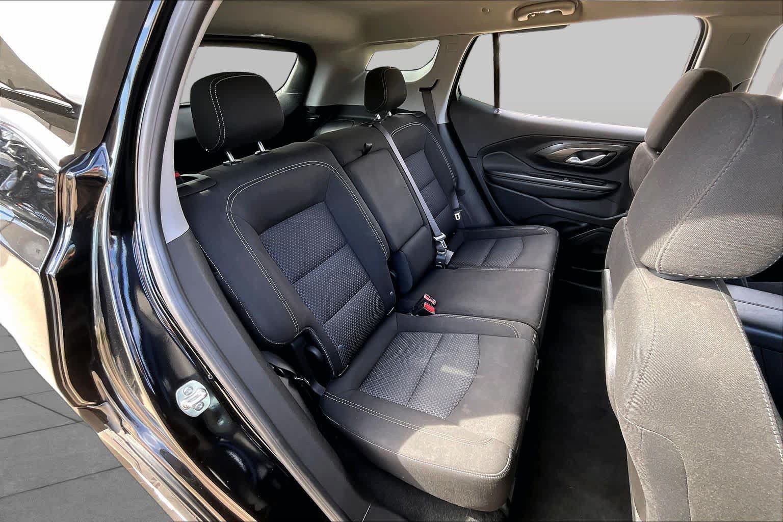 Used 2024 GMC Terrain SLE AWD/4WD image 19