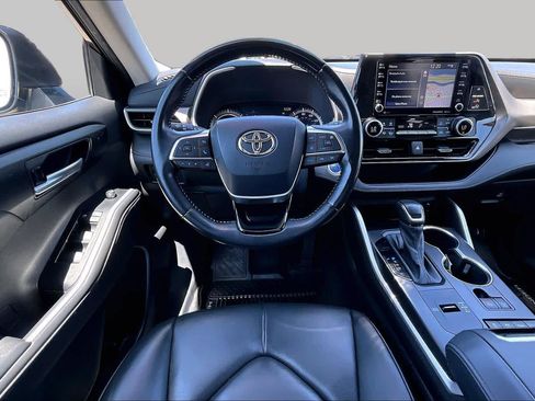 Certified 2021 Toyota Highlander XLE AWD/4WD image 5